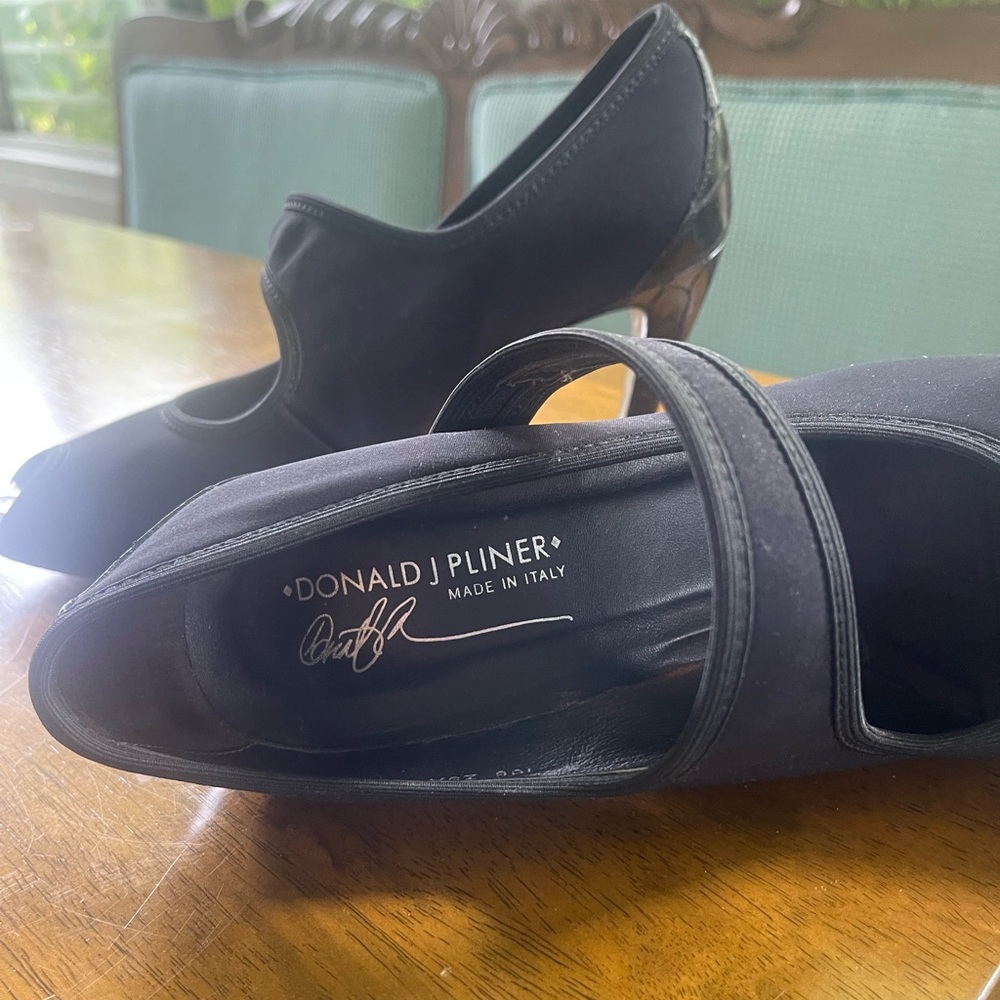 Black open toed Donald Pliner Size 8